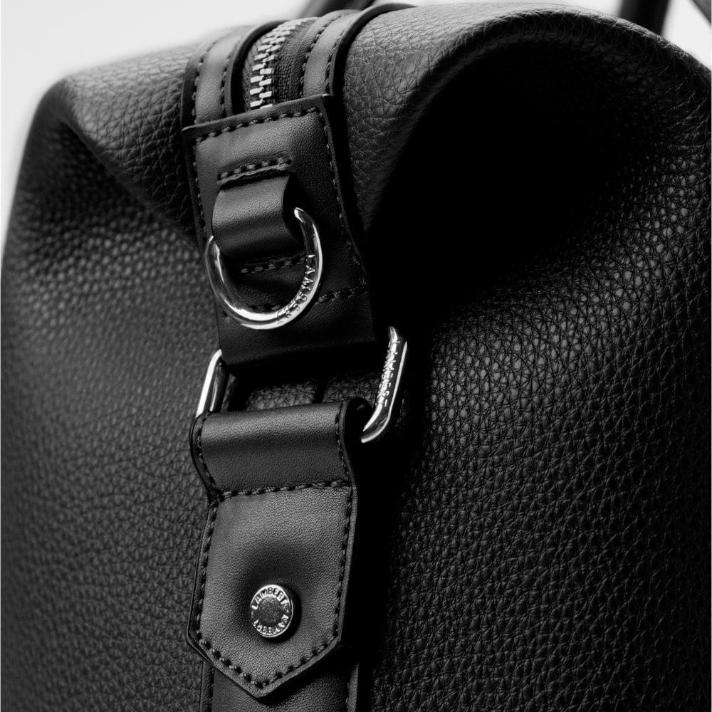 Le Mae - Petit sac de voyage en cuir vegan noir