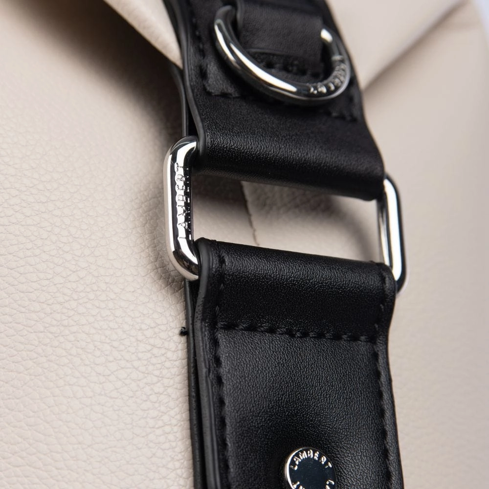 Le Mae - Petit sac de voyage en cuir vegan oyster