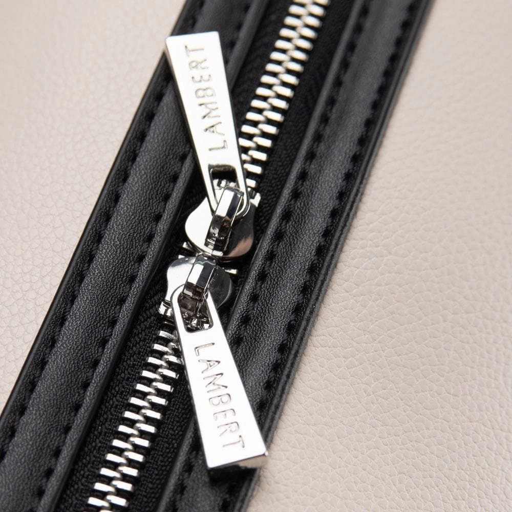 Le Mae - Petit sac de voyage en cuir vegan oyster