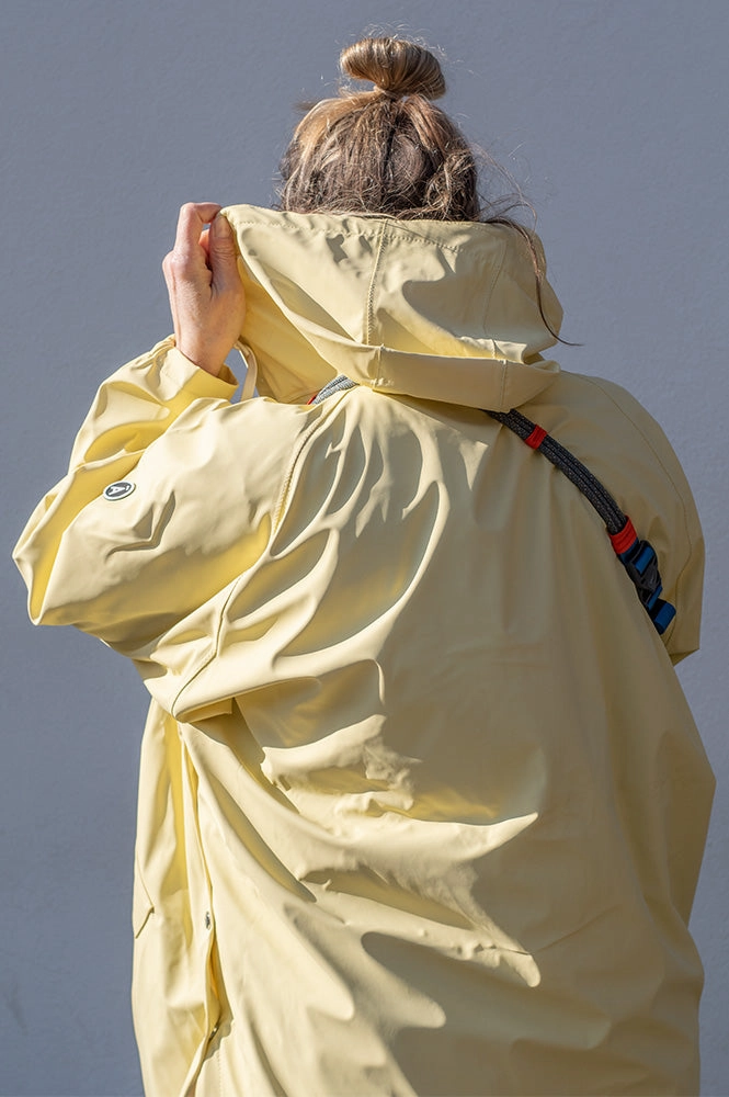 Tantä Sky Pale Banana Raincoat