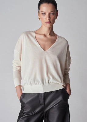 V-Neck Sweater in Fine Cashmere - Ivory
